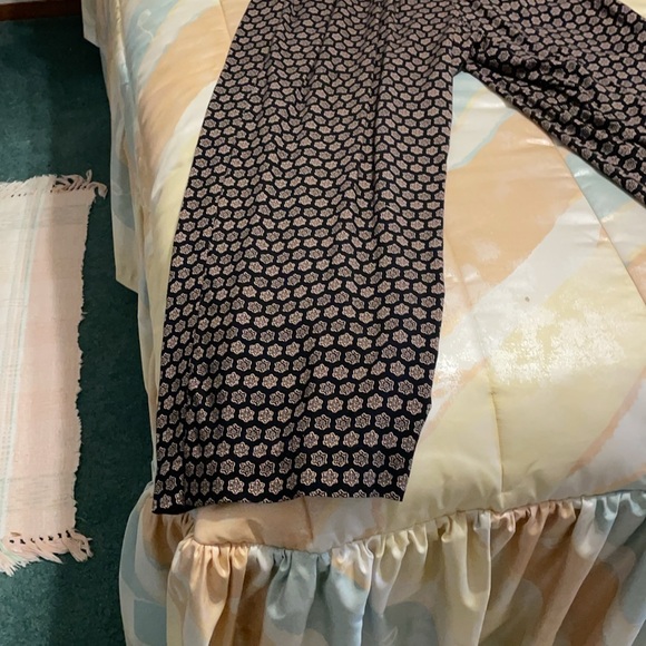 Pants and blouse brand new only wore 1 time - Picture 4 of 6